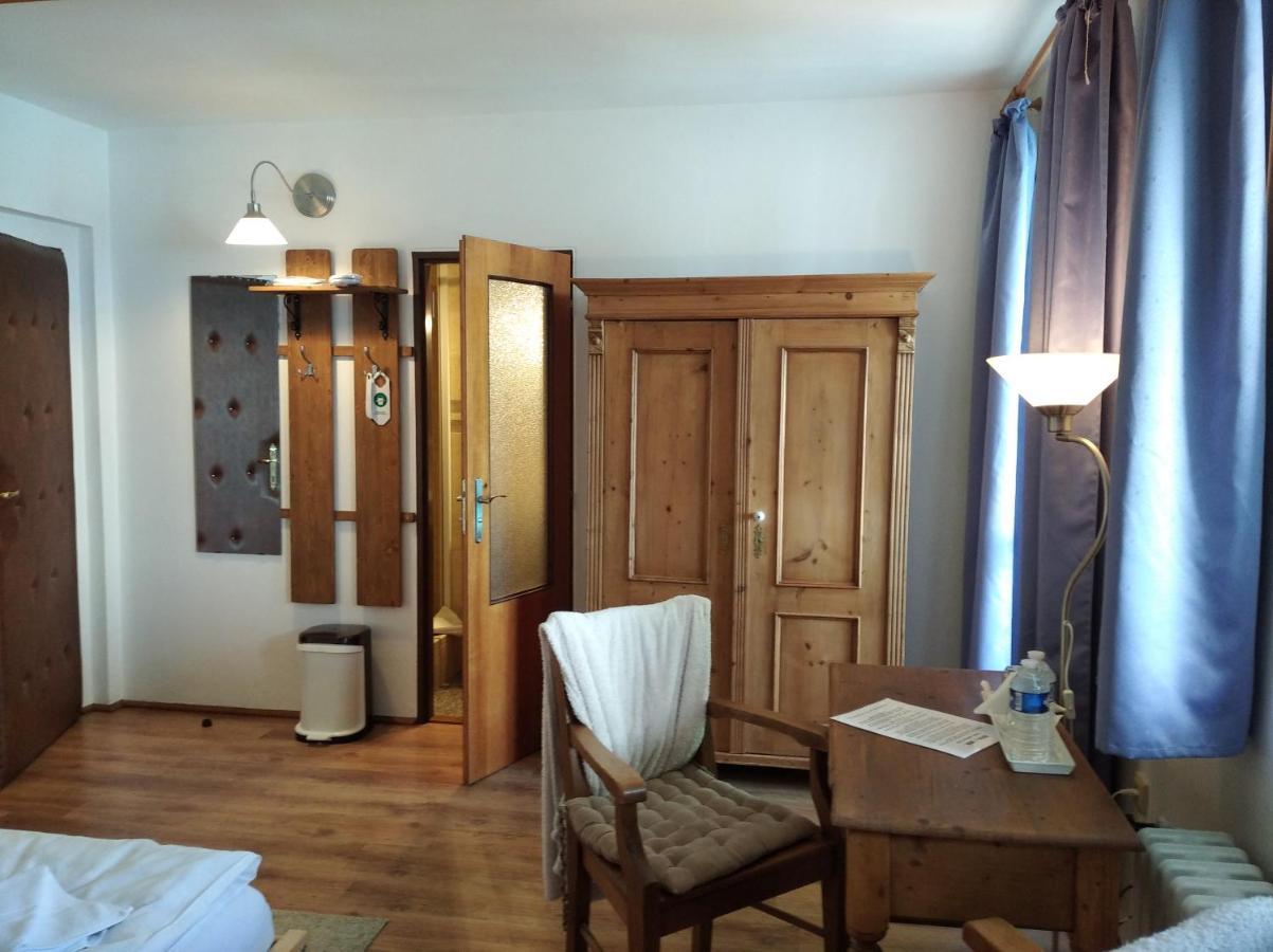Hotel V Nebi Йозефув-Дул Экстерьер фото