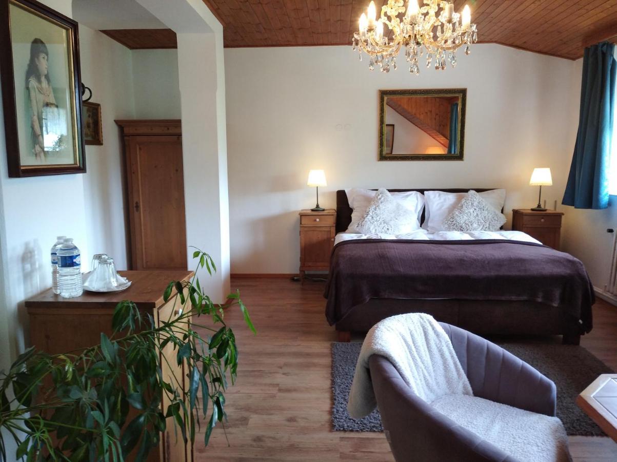 Hotel V Nebi Йозефув-Дул Экстерьер фото